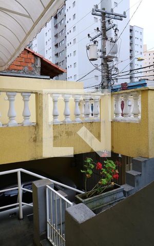 Casa para alugar com 248m², 5 quartos e 4 vagasEscada da entrada