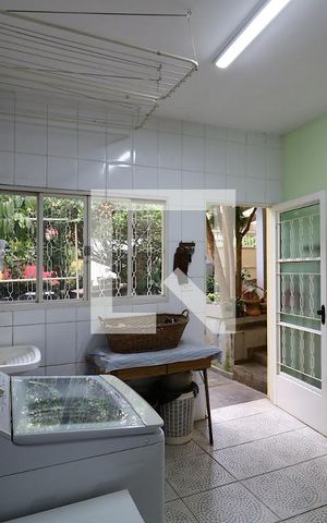 Casa para alugar com 248m², 5 quartos e 4 vagasÁrea de Serviço