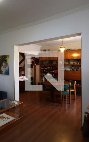 Casa para alugar com 248m², 5 quartos e 4 vagasSala