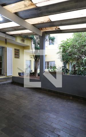 Casa para alugar com 248m², 5 quartos e 4 vagasGaragem - Rua Tupi