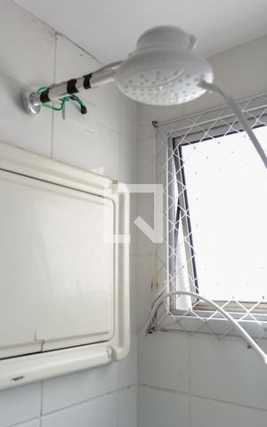 Apartamento à venda com 52m², 2 quartos e 1 vagaDetalhe do banheiro
