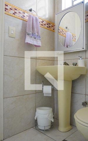 Casa à venda com 580m², 2 quartos e 6 vagasBanheiro Corredor