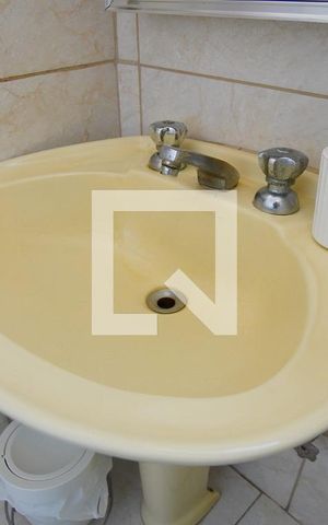 Casa à venda com 580m², 2 quartos e 6 vagasBanheiro Corredor