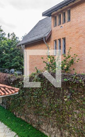 Casa à venda com 568m², 4 quartos e 4 vagasVista