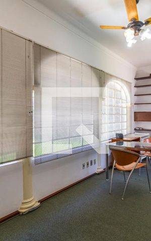 Casa à venda com 568m², 4 quartos e 4 vagasEscritório 1