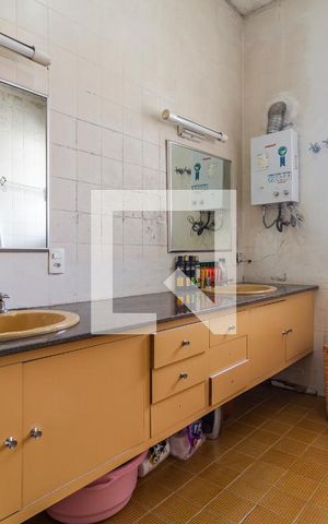 Casa à venda com 568m², 4 quartos e 4 vagasBanheiro Social
