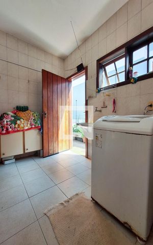 Casa de condomínio à venda com 207m², 5 quartos e 2 vagas Casa de condomínio à venda com 207m², 5 quartos e 2 vagasÁrea de Serviço