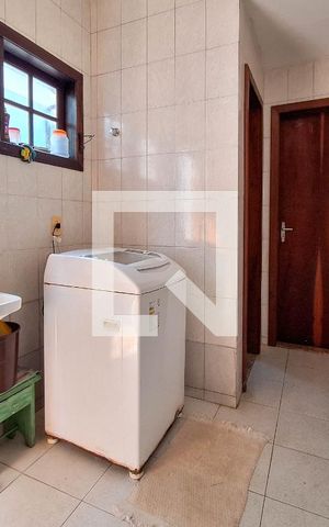 Casa de condomínio à venda com 207m², 5 quartos e 2 vagas Casa de condomínio à venda com 207m², 5 quartos e 2 vagasÁrea de Serviço