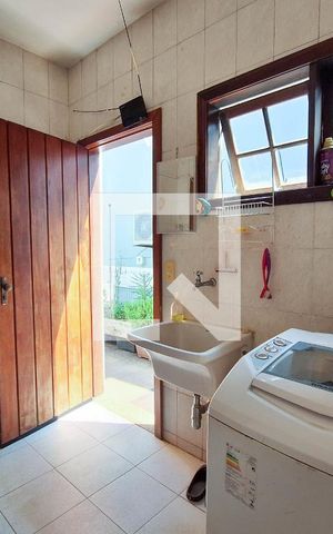 Casa de condomínio à venda com 207m², 5 quartos e 2 vagas Casa de condomínio à venda com 207m², 5 quartos e 2 vagasÁrea de Serviço
