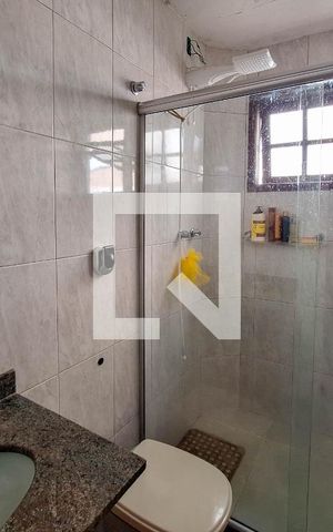 Casa de condomínio à venda com 207m², 5 quartos e 2 vagas Casa de condomínio à venda com 207m², 5 quartos e 2 vagasBanheiro Social