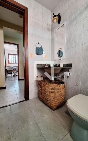 Casa de condomínio à venda com 207m², 5 quartos e 2 vagas Casa de condomínio à venda com 207m², 5 quartos e 2 vagasBanheiro Social