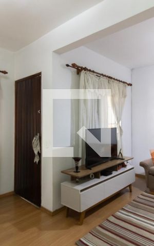 Casa à venda com 140m², 2 quartos e 2 vagas Casa à venda com 140m², 2 quartos e 2 vagasSala