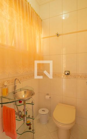 Casa à venda com 440m², 4 quartos e 6 vagas Casa à venda com 440m², 4 quartos e 6 vagasLavabo