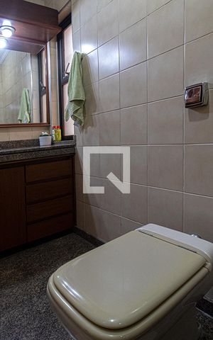 Apartamento à venda com 215m², 4 quartos e 3 vagas Apartamento à venda com 215m², 4 quartos e 3 vagasbanheiro da suíte1_3
