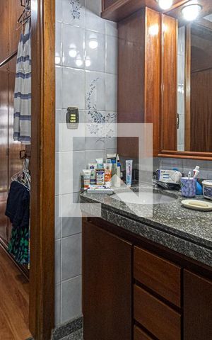 Apartamento à venda com 215m², 4 quartos e 3 vagas Apartamento à venda com 215m², 4 quartos e 3 vagasbanheiro da suíte 2_3