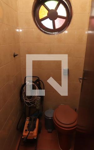 Casa à venda com 240m², 3 quartos e 2 vagasBanheiro de serviço