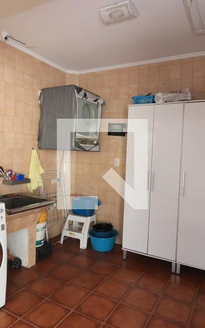 Casa à venda com 240m², 3 quartos e 2 vagasÁrea de Serviço