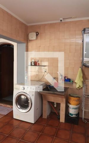 Casa à venda com 240m², 3 quartos e 2 vagasÁrea de Serviço
