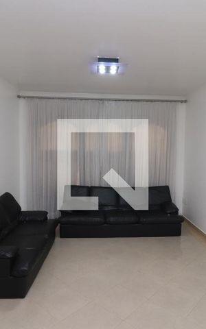 Casa à venda com 240m², 3 quartos e 2 vagasSala de TV