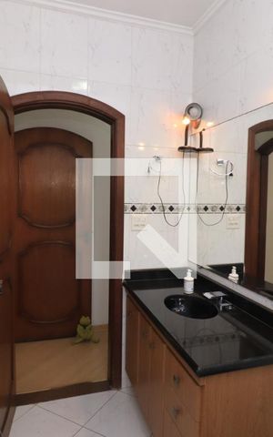 Casa à venda com 240m², 3 quartos e 2 vagasBanheiro da Suíte