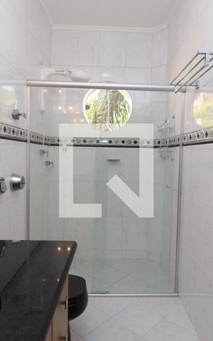Casa à venda com 240m², 3 quartos e 2 vagasBanheiro Social