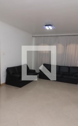 Casa à venda com 240m², 3 quartos e 2 vagasSala de TV