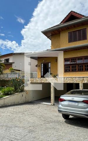 Casa de condomínio à venda com 465m², 4 quartos e 6 vagasGaragem