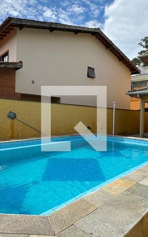 Casa de condomínio à venda com 465m², 4 quartos e 6 vagasPiscina