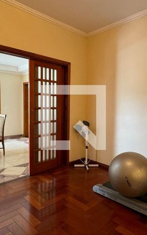 Casa de condomínio à venda com 465m², 4 quartos e 6 vagasAcademia