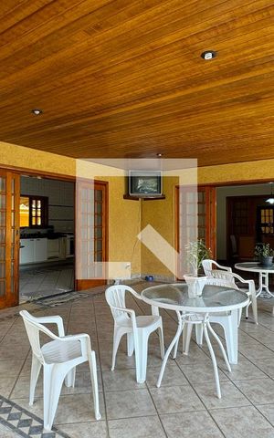 Casa de condomínio à venda com 465m², 4 quartos e 6 vagasChurrasqueira