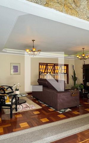 Casa de condomínio à venda com 465m², 4 quartos e 6 vagasSala