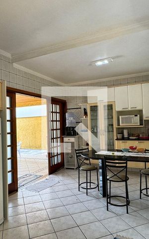 Casa de condomínio à venda com 465m², 4 quartos e 6 vagasCozinha