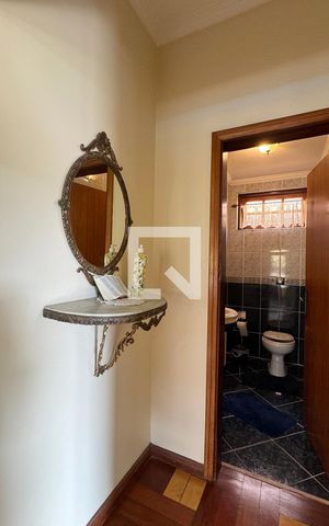 Casa de condomínio à venda com 465m², 4 quartos e 6 vagasLavabo
