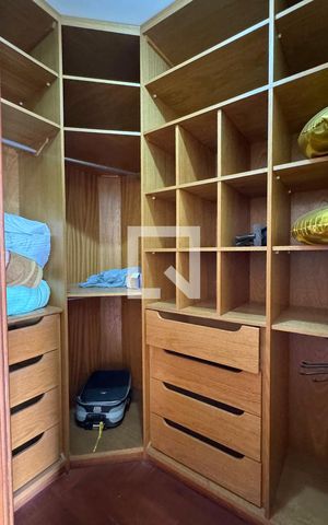 Casa de condomínio à venda com 465m², 4 quartos e 6 vagasCloset da suíte 4