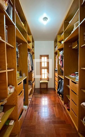 Casa de condomínio à venda com 465m², 4 quartos e 6 vagasCloset da suíte 1