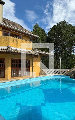 Casa de condomínio à venda com 465m², 4 quartos e 6 vagasPiscina
