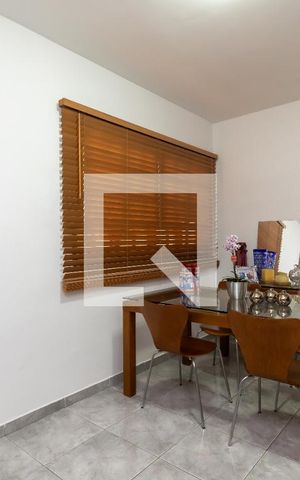 Casa à venda com 89m², 2 quartos e 2 vagasSala