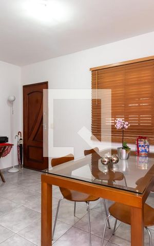 Casa à venda com 89m², 2 quartos e 2 vagasSala