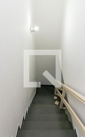 Casa à venda com 89m², 2 quartos e 2 vagasEscada