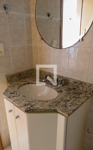 Apartamento para alugar com 81m², 2 quartos e 2 vagas Apartamento para alugar com 81m², 2 quartos e 2 vagasBanheiro