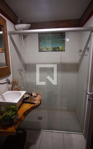 Casa à venda com 288m², 6 quartos e 3 vagas Casa à venda com 288m², 6 quartos e 3 vagasBanheiro 4