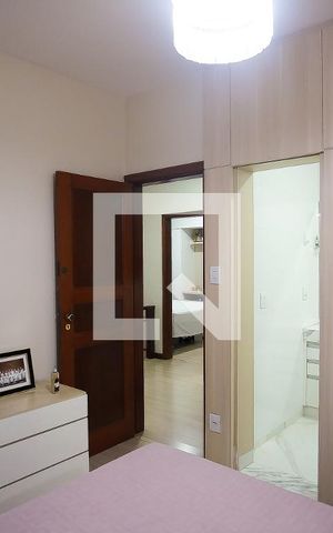 Casa à venda com 288m², 6 quartos e 3 vagas Casa à venda com 288m², 6 quartos e 3 vagasQuarto 3