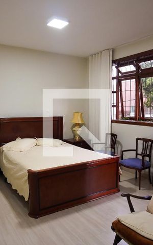 Casa à venda com 288m², 6 quartos e 3 vagas Casa à venda com 288m², 6 quartos e 3 vagasQuarto 5
