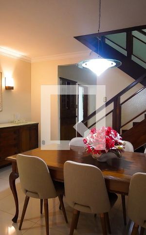 Casa à venda com 288m², 6 quartos e 3 vagas Casa à venda com 288m², 6 quartos e 3 vagasSala de Jantar