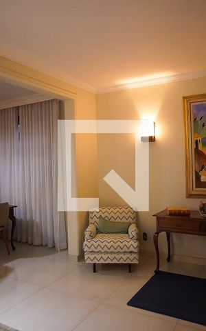 Casa à venda com 288m², 6 quartos e 3 vagas Casa à venda com 288m², 6 quartos e 3 vagasSala