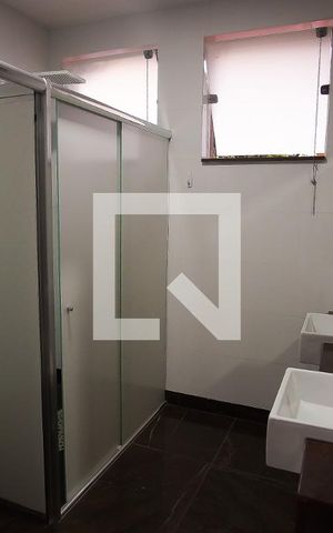 Casa à venda com 288m², 6 quartos e 3 vagas Casa à venda com 288m², 6 quartos e 3 vagasBanheiro do Quarto 5