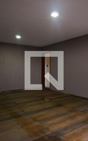 Casa à venda com 288m², 6 quartos e 3 vagas Casa à venda com 288m², 6 quartos e 3 vagasGaragem