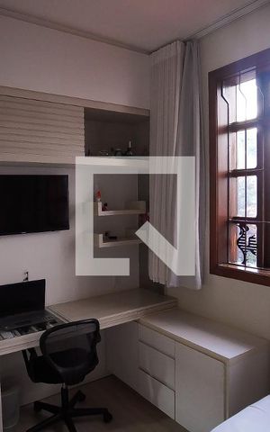 Casa à venda com 288m², 6 quartos e 3 vagas Casa à venda com 288m², 6 quartos e 3 vagasQuarto 4