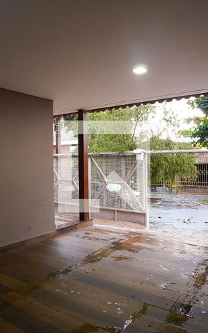 Casa à venda com 288m², 6 quartos e 3 vagas Casa à venda com 288m², 6 quartos e 3 vagasGaragem