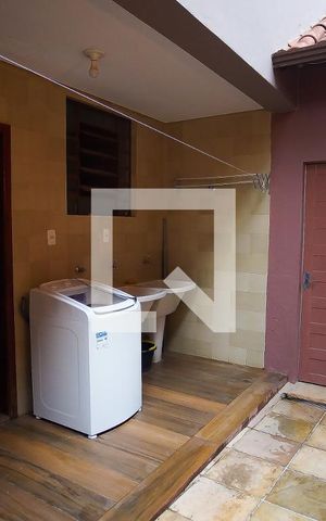 Casa à venda com 288m², 6 quartos e 3 vagas Casa à venda com 288m², 6 quartos e 3 vagasÁrea de Serviço